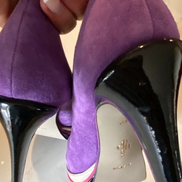 cole haan suede pumps w/ patent leather heels - Picture 8 of 9